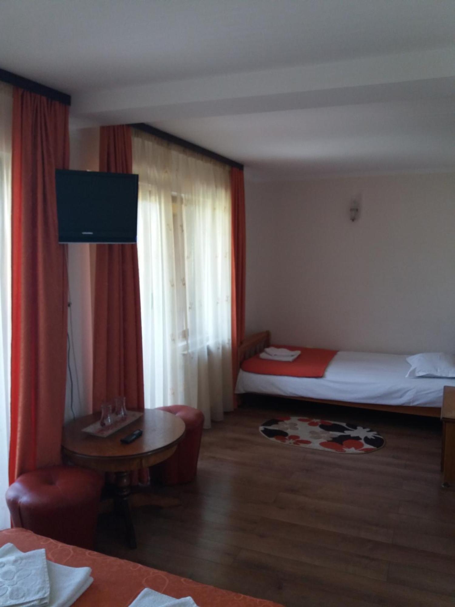 Hotel Pensiunea Alunis Sadová Zimmer foto
